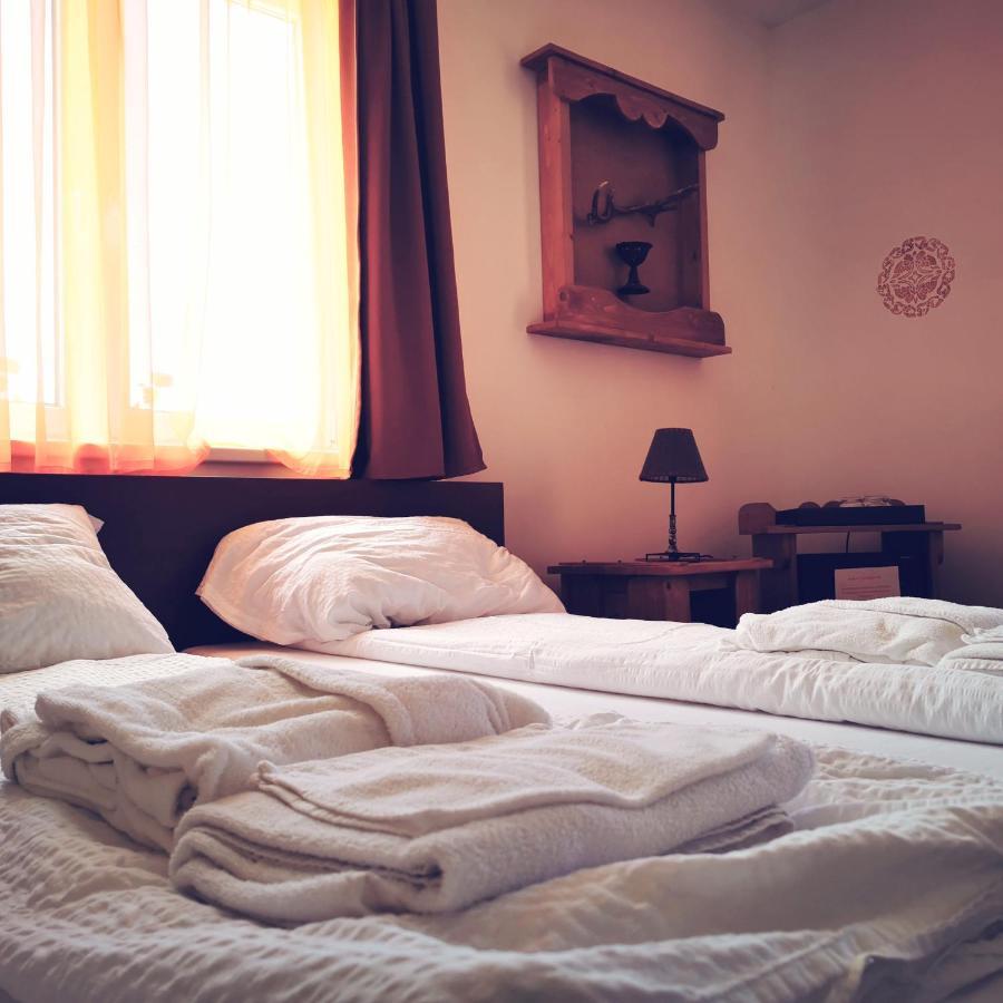 Szabolcs Vezer Panzio Bed and Breakfast Eksteriør billede