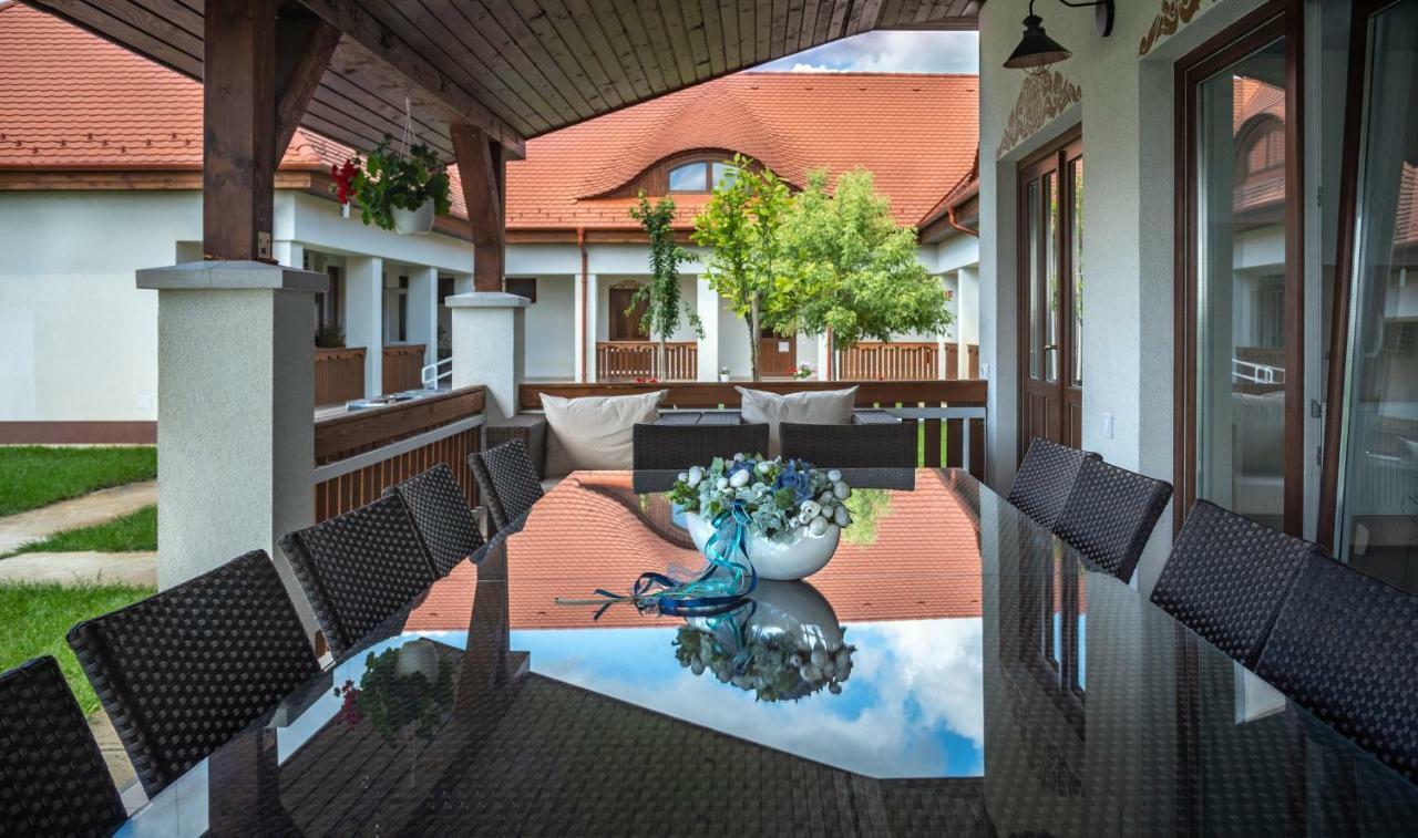 Szabolcs Vezer Panzio Bed and Breakfast Eksteriør billede